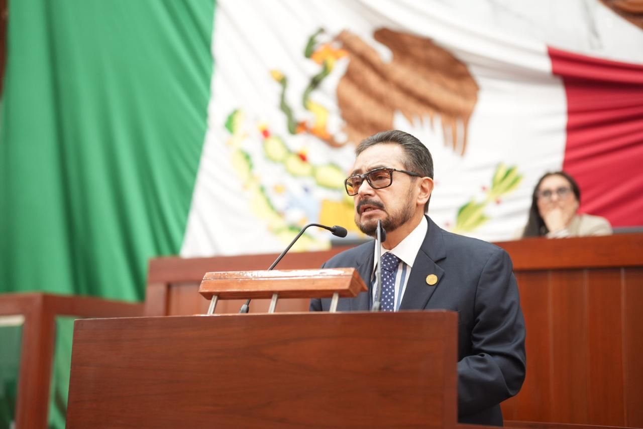 Llama Pepe Temoltzin a la paz en la Marcha del 8M